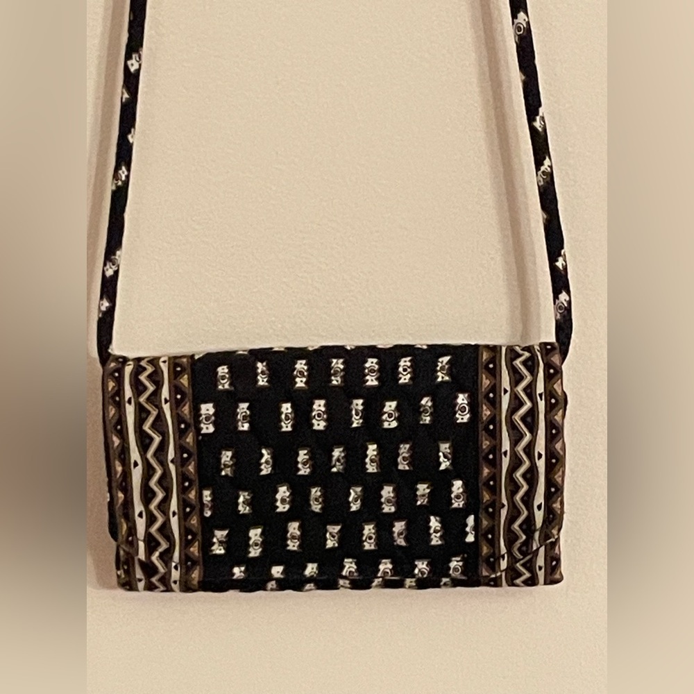VERA BRADLEY Wallet With Strap - Crossbody - Zebras - Black - Great Condition - Picture 12 of 12